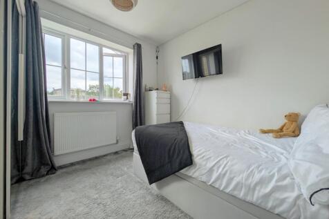 Croft View EweMove Brighouse (36)