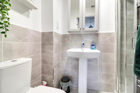 Ensuite to Bedroom One