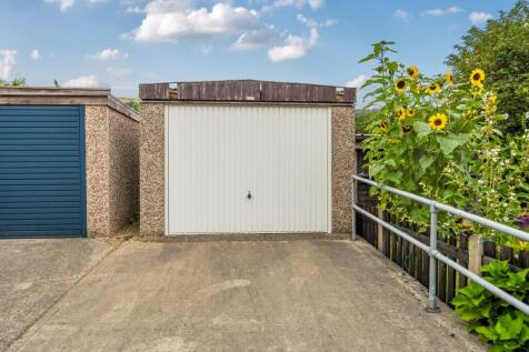 Rented Plot with Garage and Parking