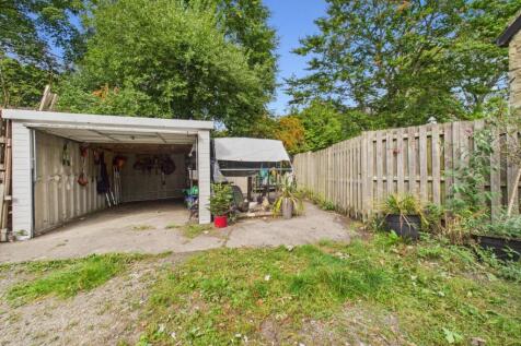 Garage with addition garden area