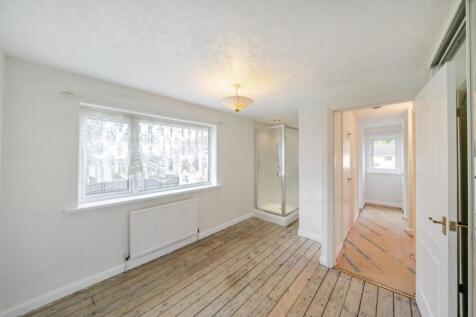 Bedroom With Shower 