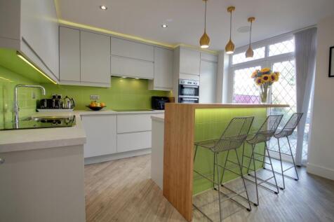 Kitchen area semi-open plan to the dining room