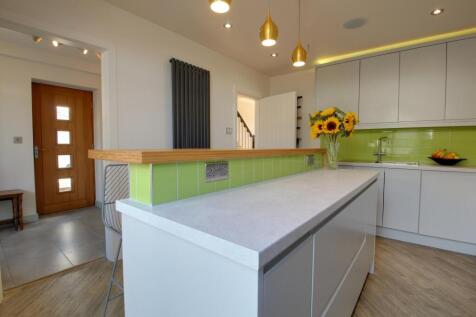 Kitchen area semi-open plan to the dining room