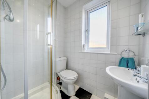 Ensuite Bedroom 2