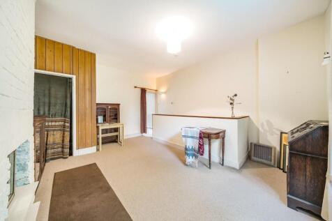 Open landing space utilised as snug