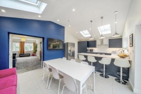 Kitchen dining room