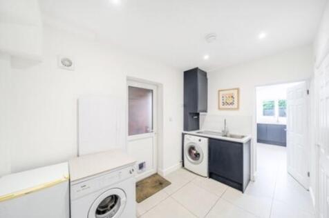 Side entrance hall utility area