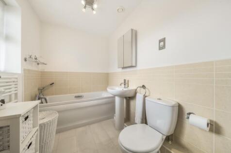 Ensuite to bedroom 1