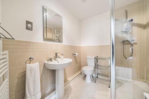 Ensuite to bedroom 2