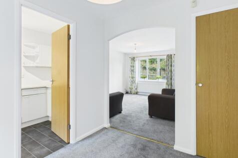 CAM04233G0-PR0031-STILL005