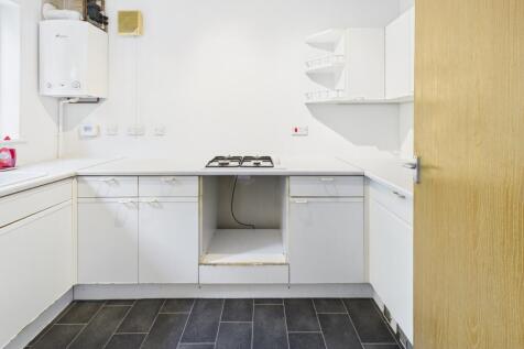 CAM04233G0-PR0031-STILL008