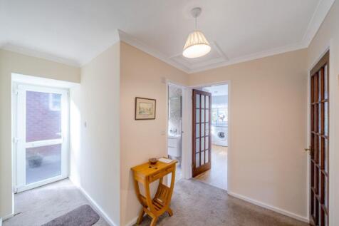 Bright and spacious entrance hall