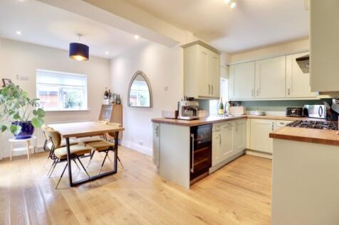 Kitchen dining room