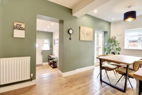 Kitchen dining room