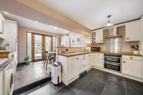 Open plan kitchen diner