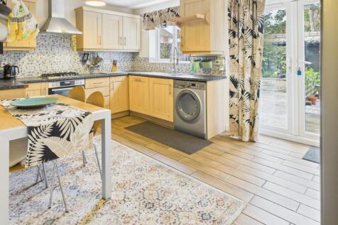 CAM04233G0-PR0033-STILL007