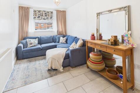 CAM04233G0-PR0033-STILL013