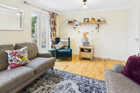 CAM04233G0-PR0033-STILL019