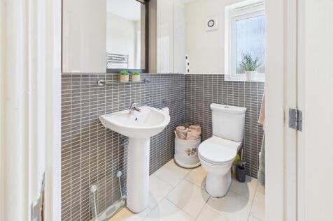 CAM04233G0-PR0033-STILL026