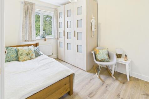 CAM04233G0-PR0033-STILL039