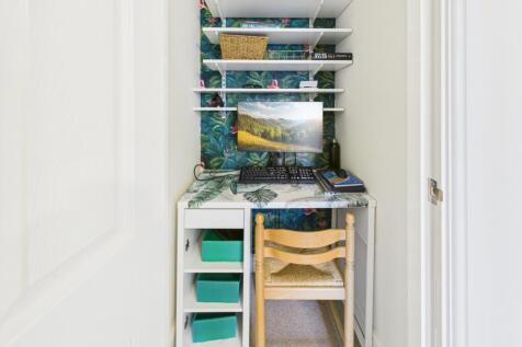 CAM04233G0-PR0033-STILL042