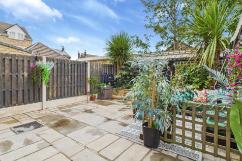 CAM04233G0-PR0033-STILL044 - Copy