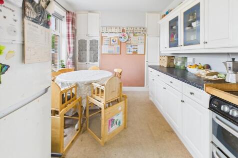 CAM04233G0-PR0035-STILL018