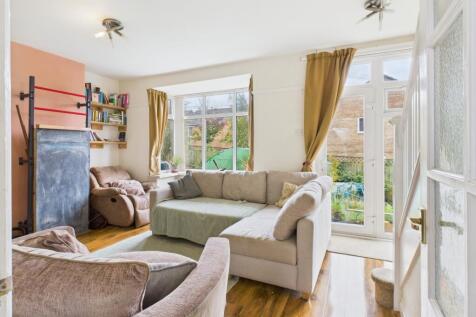 CAM04233G0-PR0035-STILL017