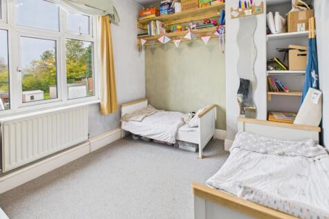 CAM04233G0-PR0035-STILL004