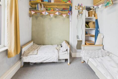 CAM04233G0-PR0035-STILL005