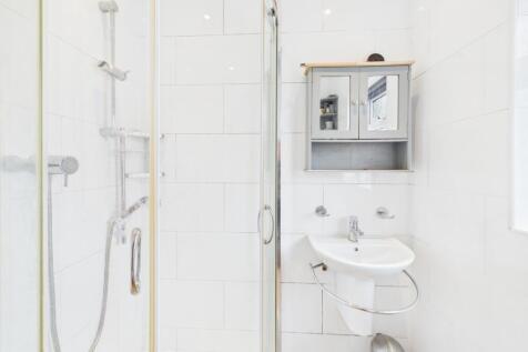 CAM04233G0-PR0035-STILL010