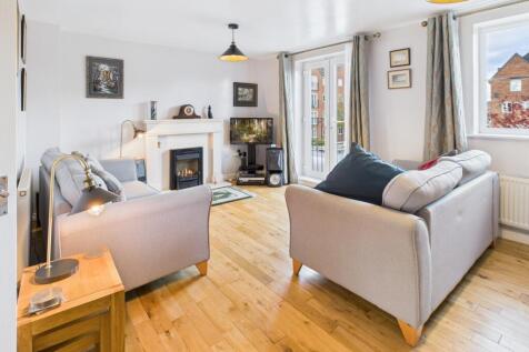 CAM04233G0-PR0036-STILL014