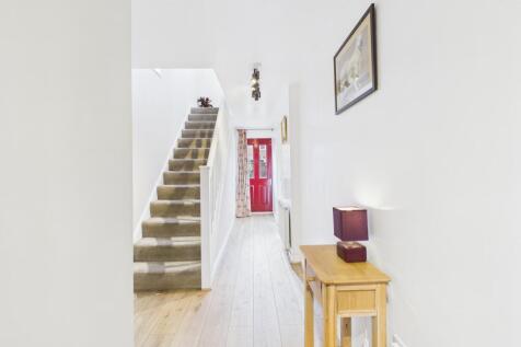 CAM04233G0-PR0036-STILL001