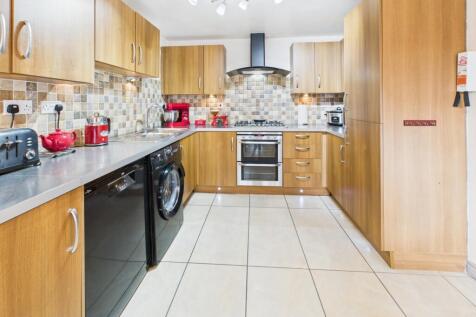 CAM04233G0-PR0036-STILL011