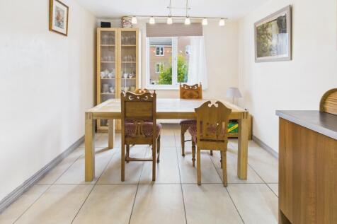 CAM04233G0-PR0036-STILL012