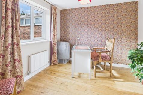 CAM04233G0-PR0036-STILL005