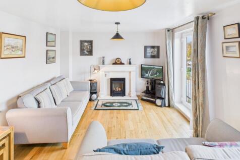 CAM04233G0-PR0036-STILL018