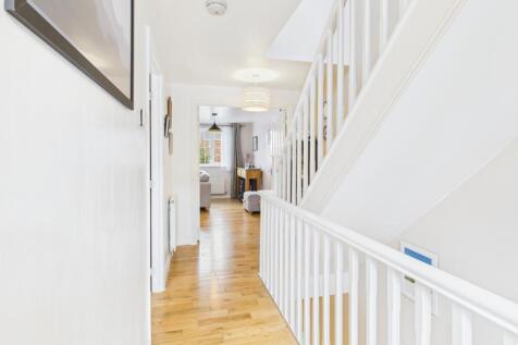 CAM04233G0-PR0036-STILL008