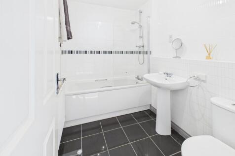 CAM04233G0-PR0036-STILL025