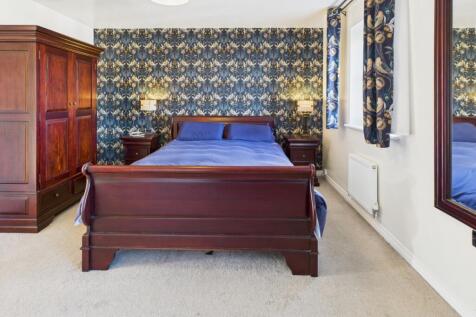 CAM04233G0-PR0036-STILL028