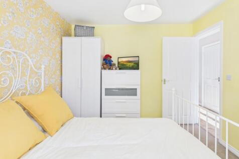 CAM04233G0-PR0036-STILL024