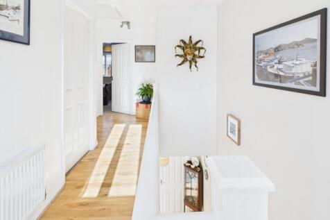 CAM04233G0-PR0036-STILL020