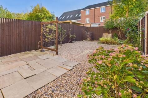 CAM04233G0-PR0036-STILL037