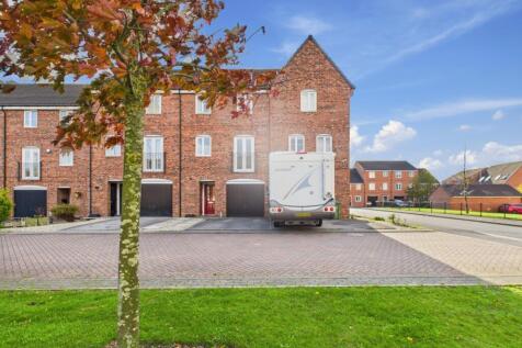 CAM04233G0-PR0036-STILL041