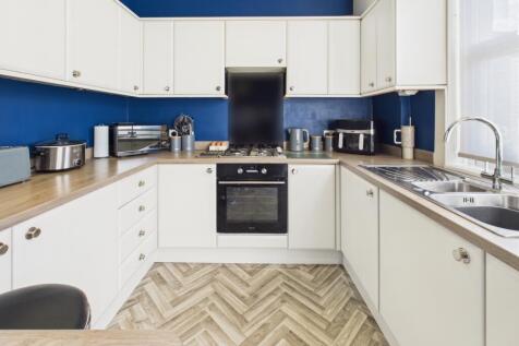 CAM04233G0-PR0038-STILL007