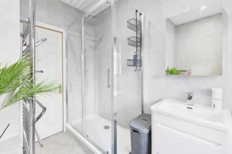 CAM04233G0-PR0038-STILL011