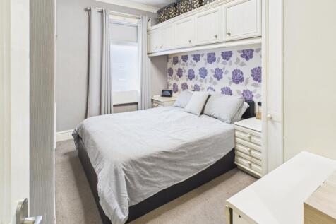 CAM04233G0-PR0038-STILL012