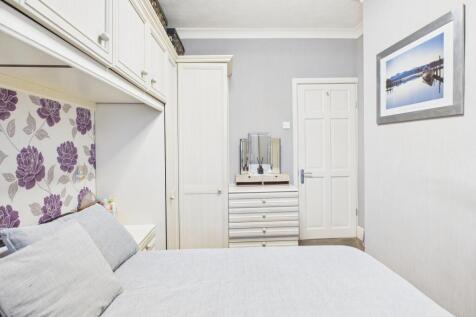 CAM04233G0-PR0038-STILL014