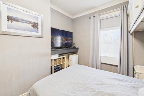 CAM04233G0-PR0038-STILL013