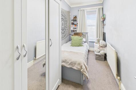 CAM04233G0-PR0038-STILL015